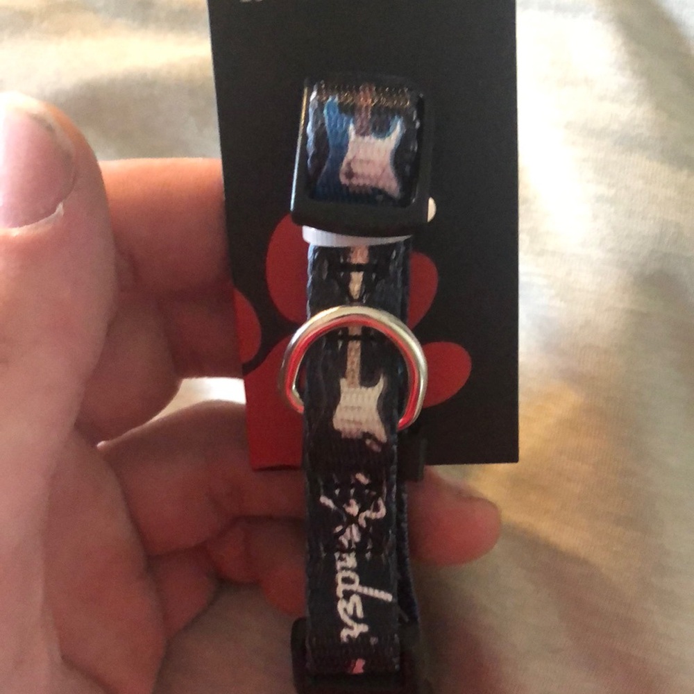 Fender Dog Collar with Guitar Print - Picture 3 of 6